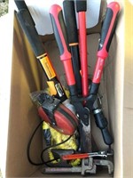 3 pair of shears, Electric recoils cord