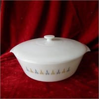 Vintage Fire king casserole dish w/lid.