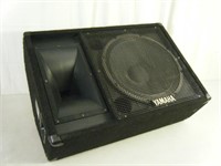 YAMAHA SM15iv single speaker stage monitor