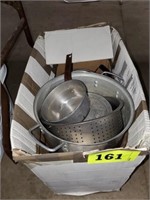 BOX OF MISC. COOKWARE ITEMS