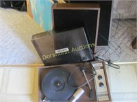 DEJAY MODEL 476 TURNTABLE & SPEAKERS, VINTAGE.