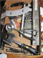 BOX LOT - MEAT TENDERIZER, PAMPERED CHEF CHOPPER,