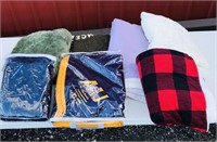 Lot of 7 different blankets