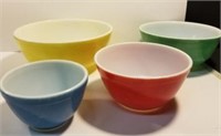 4 Vintage Pyrex colored nesting bowls