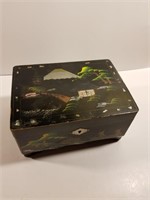 Fantage Chinese Pearl  / lacquer music box