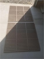 2 rubber mats