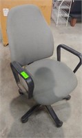 Grey Office Chair on Wheels- 23×20×38 inches