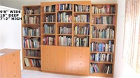 EXCELLENT 3 SECTION LGE BOOKSHELF/DISPLAY CABINET