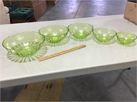 Set of nesting bowls