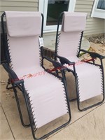 set of 2 matching outdoor lounge chairs