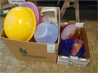 Box of picnic ware,