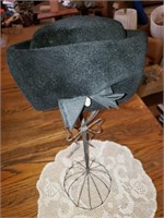 VINTAGE LADY'S HAT   - BLACK WITH BOW