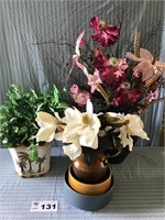 ASSORTMENT OF FLORAL ITEMS