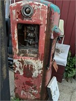 Antique Bennett Gas Pump
5feet Tall
23"wide x