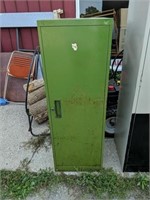 Green metal locker
52.5"tall 18"x18"