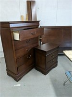 3pc Queen sleigh bed
Two drawer side table and a