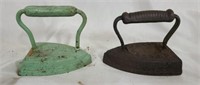 Lot of 2 vintage cast-iron irons