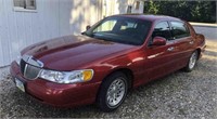 1998 Lincoln town car  80,000. miles one owner