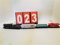 ho scale train engine and cars