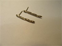 10kt Gold Stick 1" Earrings 0.8g