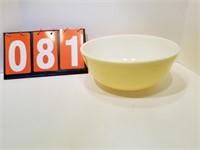Pyrex 14 in bowl yellow vintage
