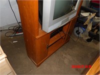ENTERTAINMENT CENTER, TV AND VHS PLAYER