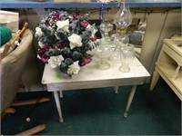 LARGE MIRROR & VINTAGE TABLE WITH MISC. HOUSEWARE