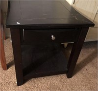 L - NICE END TABLE