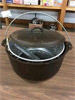 Dutch Oven With Filter Basket