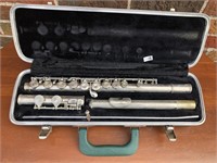 Bundy Flute in Case