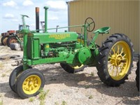 John Deere B Tractor, Spokes on Rear,