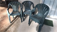 Set of 4 plastic out door chairs