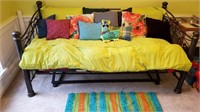 Medal Daybed w Trundle