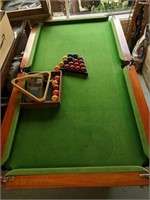 Snookers table top game
35"x65"
Has no pool
