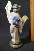 Lladro Geisha girl statue