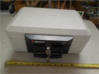 Sentry Lock Box/Fire Box Model 1100 w/Keys