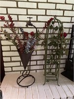 2 Metal Decorative Pieces