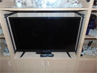 40 " Bolva Flat Screen TV with Remote (tested)