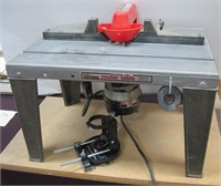 Craftsman router table with router