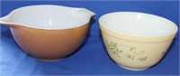 Pyrex Bowls - Lot of 2