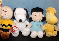 Snoopy Charlie Brown Lucy Woodstock Peanuts Plush