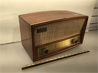 Zenith wood case vintage AM- FM Radio with phono