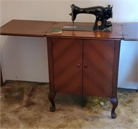 Singer model 15-91 sewing machine with very