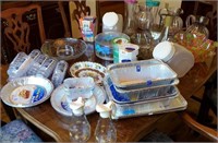 Table lot of mostly plastic ware, disposable