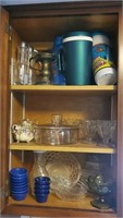 Contents of cupboard next to kitchen sink