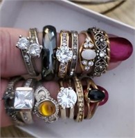 Group of rings & bracelets