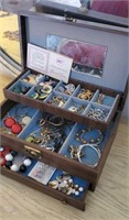 Kellerman jewelry case with the contents