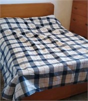 Plaid/blue reversible full size comforter with