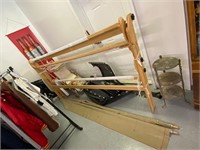 MUST SEE VINTAGE LOOM AND ALL COMPONENTS - WORKS