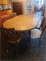 MCM table with 6 chairs and 2 leafs. Chairs need